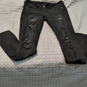 Black distressed pants